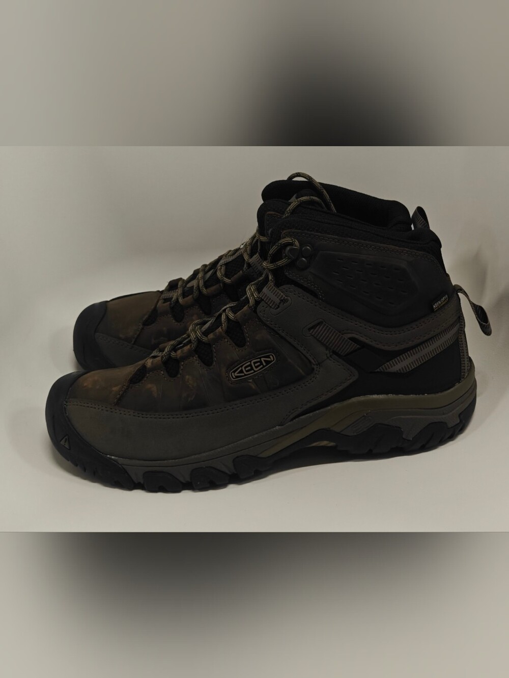 KEEN Targhee II Mid Waterproof Hiking Boots Men’s Size  Brown& Green  Trail Sh